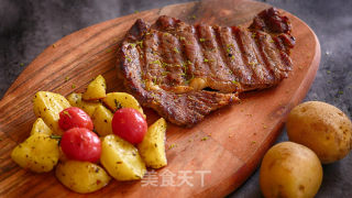 I'm Very Gentle When I Can Cook A Steak with Roasted Potatoes. I'm Going to Get Married! recipe