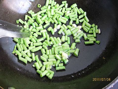 Braised Noodles with Cowpea Ribs recipe