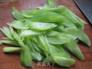 Stir-fried Lettuce with Meatballs recipe