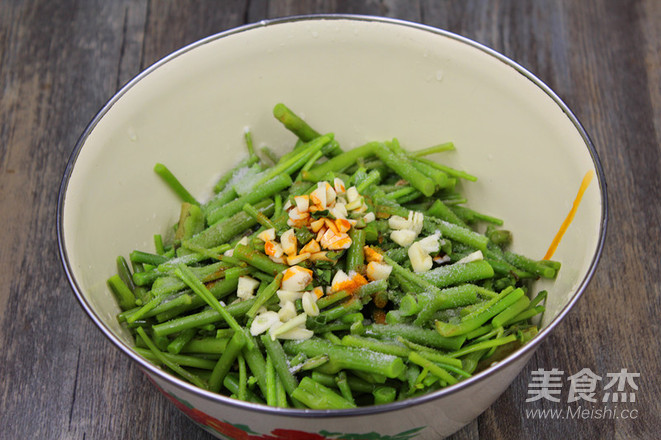 Wild Herbs in The Fragrant Season-the Cold Thorn Stick for Health and Health Care recipe