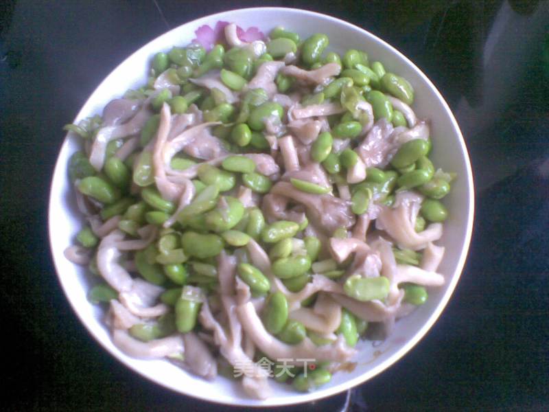 Stir-fried Oyster Mushrooms with Edamame recipe