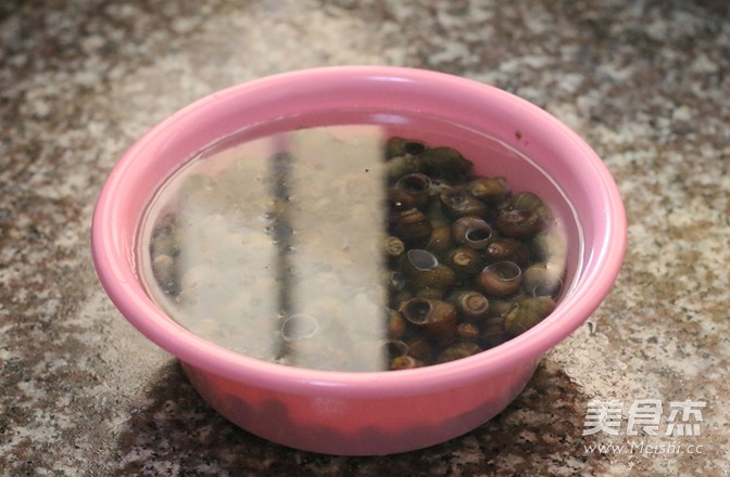 Stir-fried Escargot with Garlic and Tempeh recipe