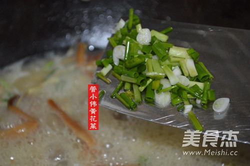 Yellow Spine Fish Boiled Day Lily Soup recipe