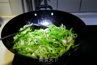 Fried Noodles with Green Pepper and Pork recipe