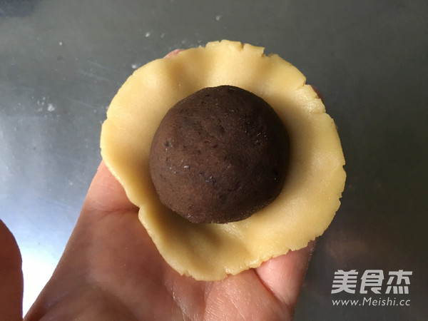 Cantonese Egg Yolk Bean Paste Mooncake recipe