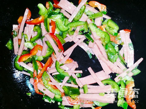 Stir-fried Lettuce with Double Pepper Ham recipe