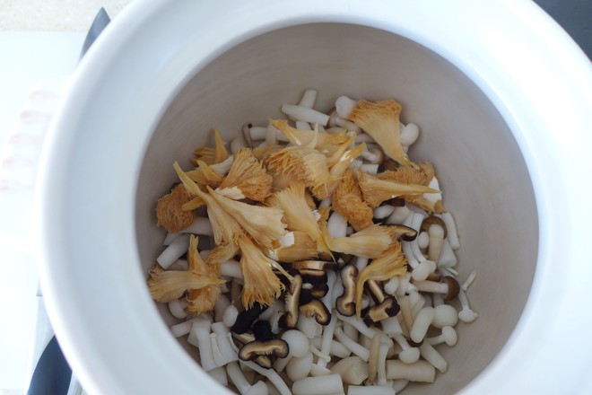 In The Cold Season, Let’s Have A Bowl of Mushroom Soup recipe