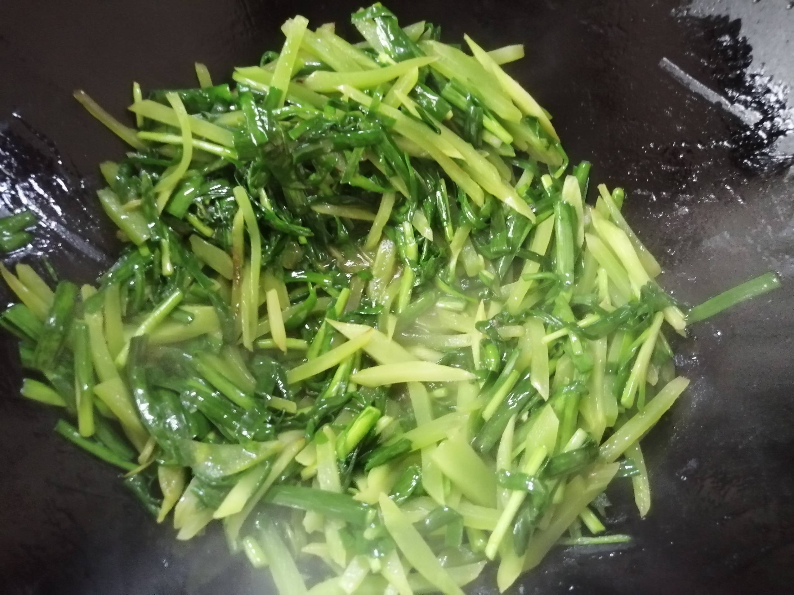 Stir-fried Chives with Lettuce Recipe - Simple Chinese Food