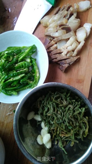 Stir-fried Pork with Dried Beans recipe