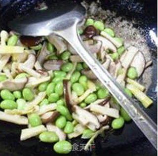 Stir-fried Edamame with Mushrooms recipe