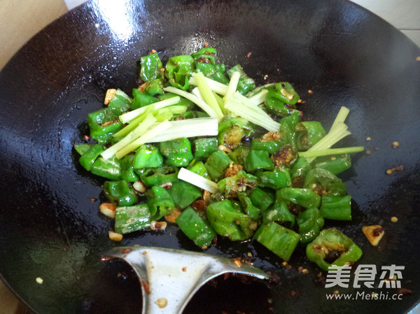 Stir-fried Bacon with Tiger Skin Chili recipe