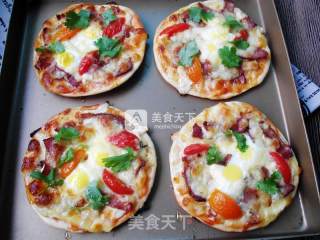 Mini Bacon and Quail Egg Pizza recipe