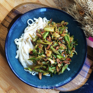 Tossed Noodles with Cabbage Beans and Shredded Pork recipe