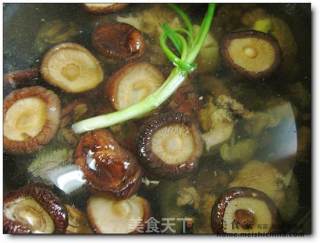 Mushroom Bitter Gourd Black Chicken Soup recipe