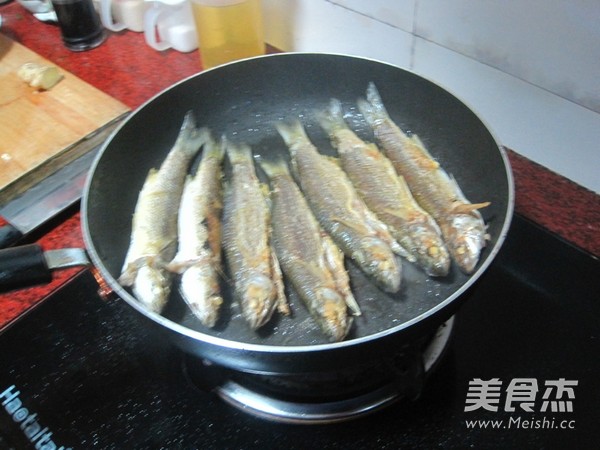 Braised Pointed Fish with Olive Vegetables recipe