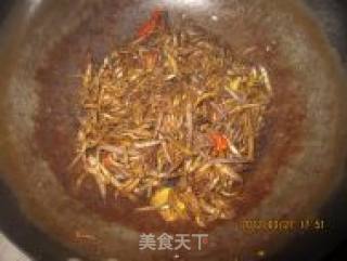 Stir-fried Dried Fish with Chili recipe