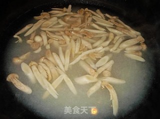 Mushroom Soup with Grass Carp Fillet recipe