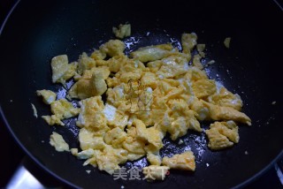 Scrambled Eggs with Chopped Pepper and Fungus recipe