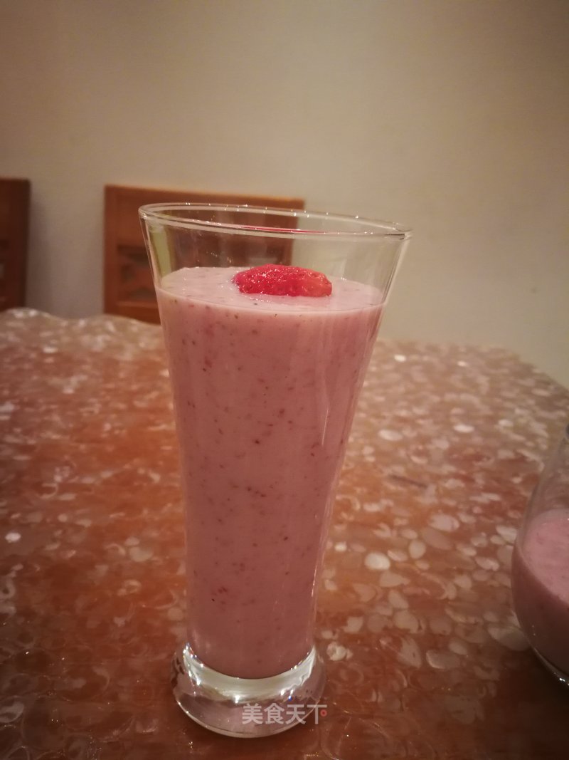 Yogurt Strawberry Milkshake recipe