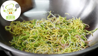 Three-silk Vegetarian Fried Noodles, A Bowl of Nutritious Noodles Made with Vegetable Juice--weichu recipe