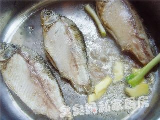 Carp Soup with Shredded Radish recipe