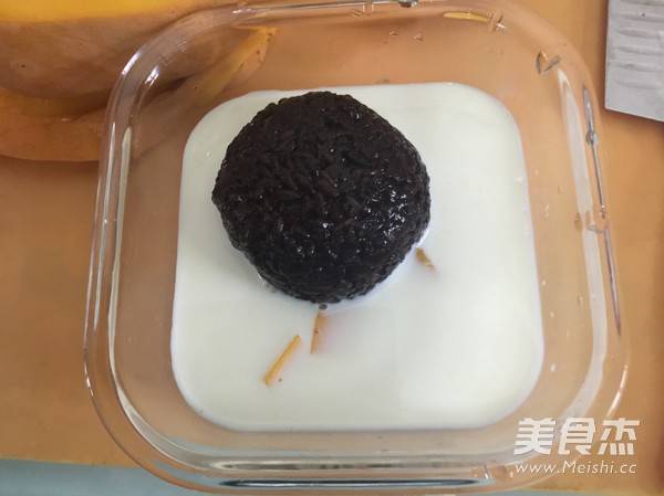 Mango White Snow Black Glutinous Rice Sweet and Sweet recipe