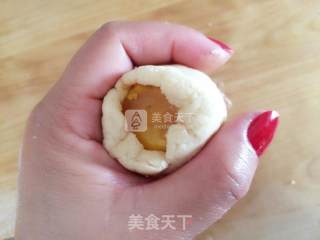 Mooncake with Lotus Seed Paste and Egg Yolk recipe