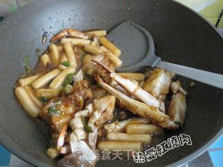 Stir-fried Rice Cake Strips with Swimming Crab recipe