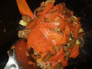 Braised Pork and Carrots Sautéed and Dried recipe