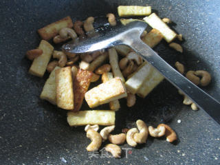 Stir-fried Lao Tofu with Crispy Cashew Nuts recipe