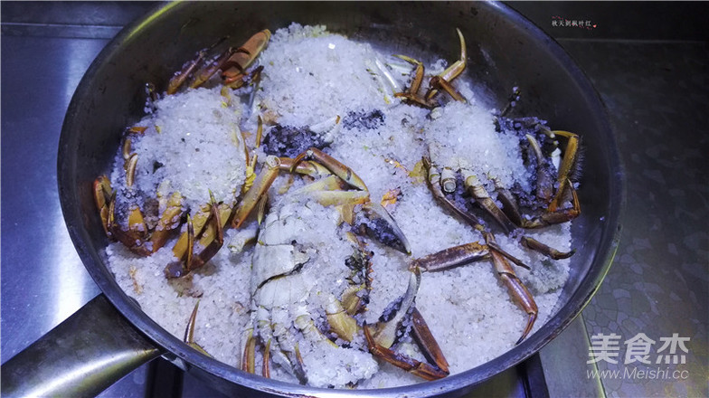 Salt-baked Hairy Crabs recipe