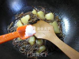 Boiled Potatoes with Bamboo Shoots and Dried Vegetables recipe