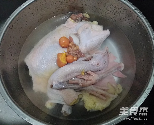 Stewed Chicken Soup with Fungus recipe