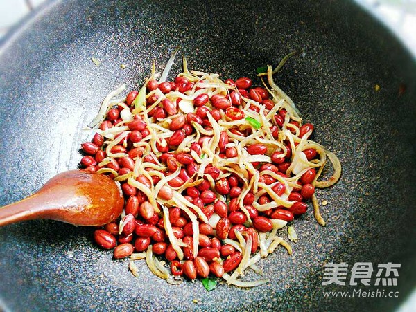 Fried Whitebait with Peanuts recipe