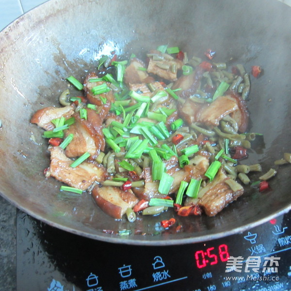 Stir-fried Dongpo Pork with Sour Beans recipe