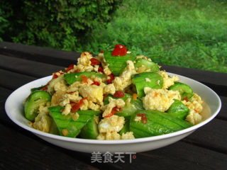 Scrambled Eggs with Chopped Pepper and Loofah recipe