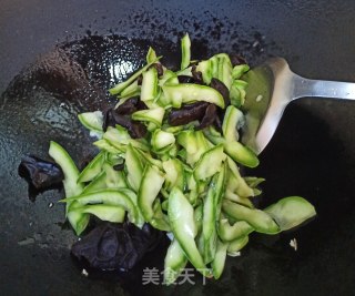 Stir Fried Fungus with Garlic Zucchini recipe