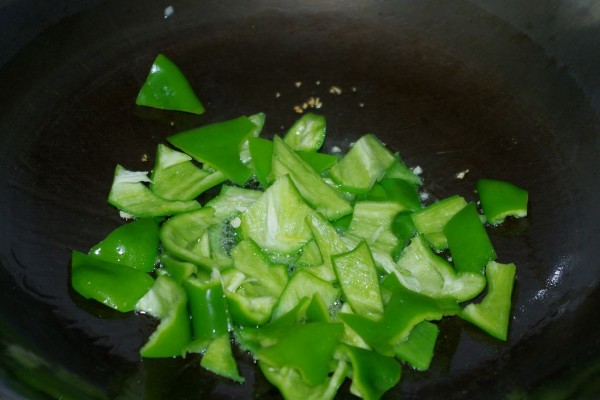 Preserved Egg with Green Pepper recipe