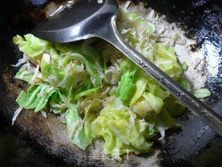 Stir-fried Beef Cabbage with Shrimp Skin and Bamboo Tips recipe