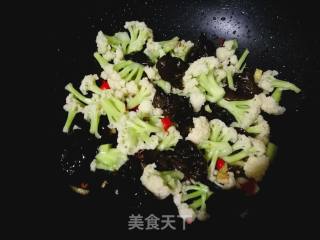 Stir-fried Fungus with Organic Cauliflower recipe