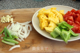 Stir-fried Shrimp with Pineapple recipe