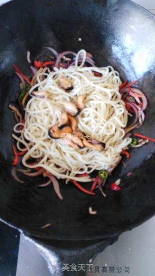 Spicy Seafood Fried Noodles recipe