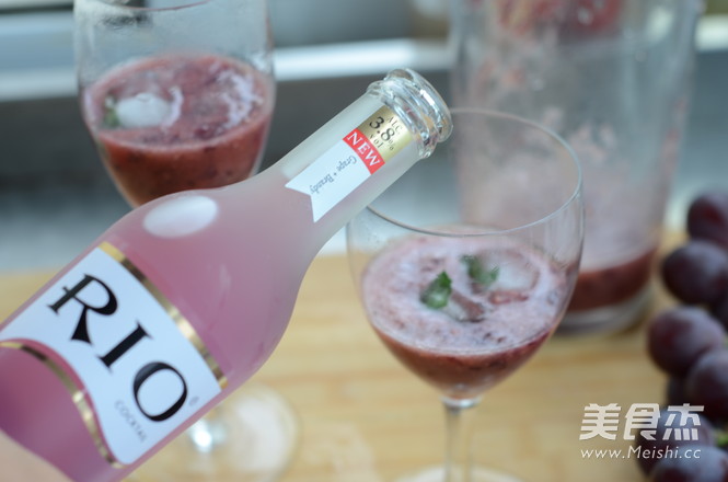 Grape Mint Rio Cocktail recipe