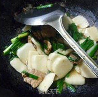 Stir-fried Rice Cake with Lean Meat and Garlic recipe