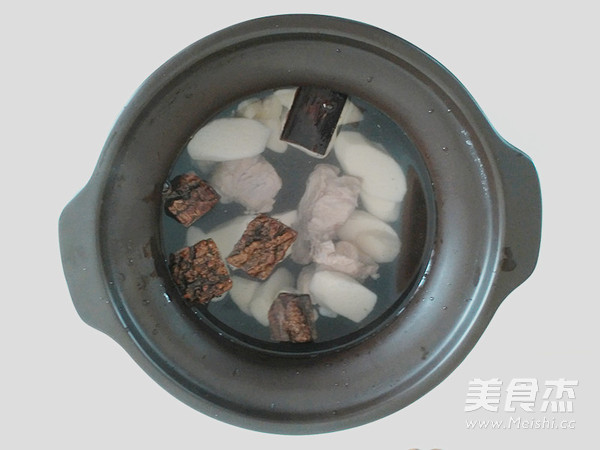 Duzhong Yam Soup-a Good Soup for Relieving Backaches and Backaches recipe