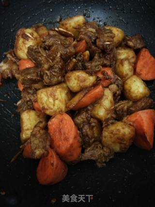 Stewed Beef Brisket with Carrots and Potatoes recipe