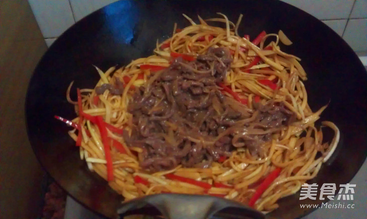 Stir-fried Shredded Beef with Bamboo Shoots recipe