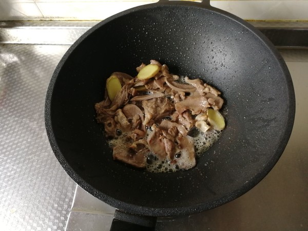 Stir-fried Pork Tongue with Green Peppers recipe