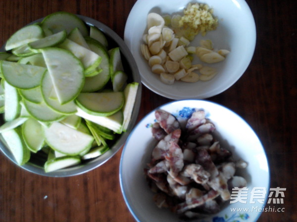 Fried Zucchini with Dried Intestines recipe