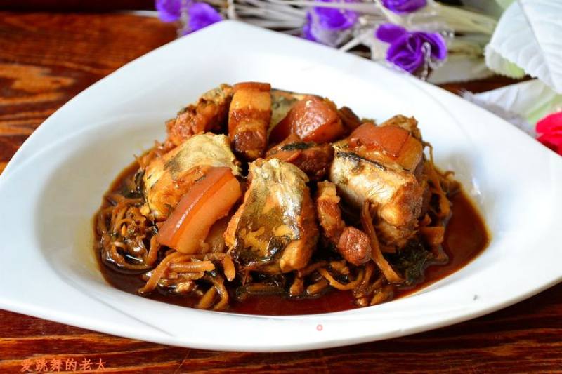 Braised Conger Eel with Moldy Dried Vegetables and Pork Belly recipe